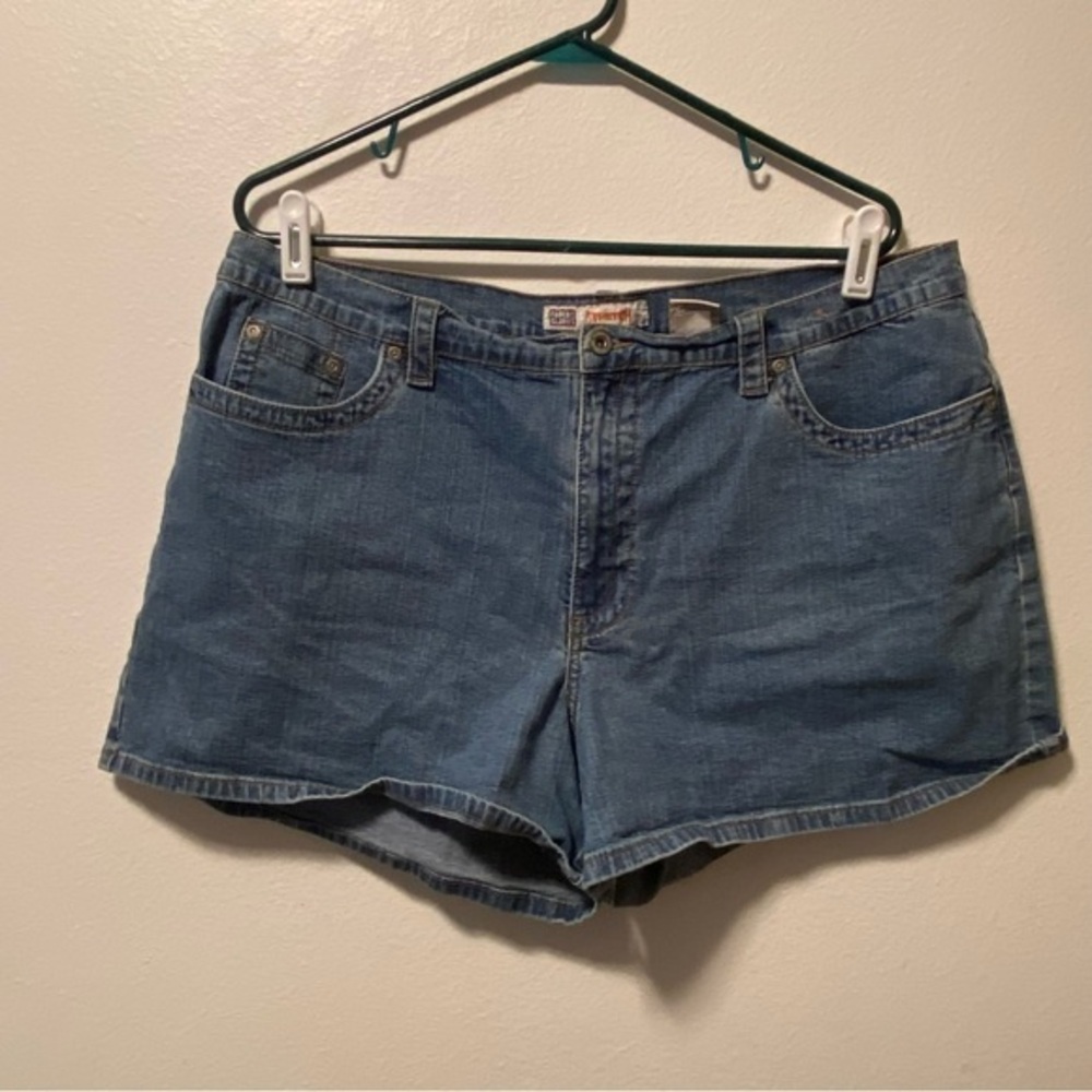 Faded Glory Shorts Women’s Size 18 Denim‎ Stretch Medium Wash